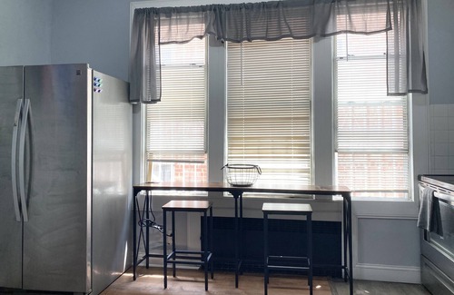East Flatbush House | Cozy Urban Apartment! Private & Perfect for long stays! W/ High speed Internet.