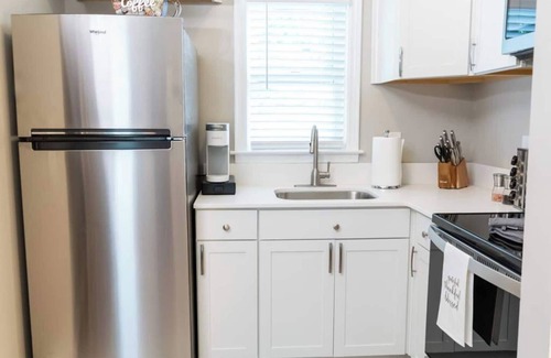 Montgomery Apartment | Cozy Urban Nook in the Heart of the City