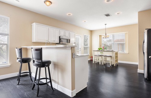 North San Antonio - SAT House | Cozy Urban Retreat