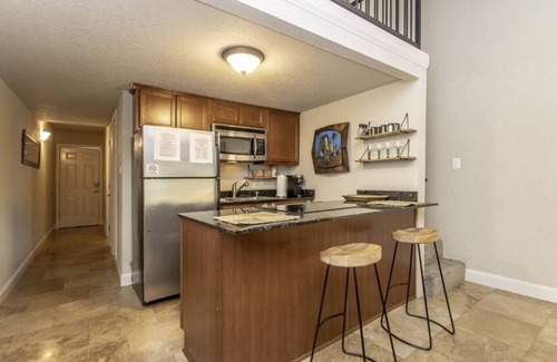 Royal Condo | Cozy lakefront condo with beautiful view of Lake Hamilton!