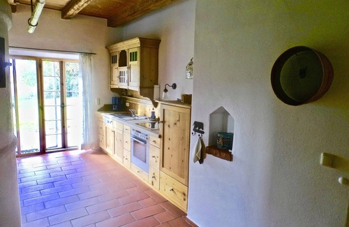 Hebertsfelden Apartment | Cozy vacation apartment (85sqm) for 6 people with west-facing terrace and wood-burning stove