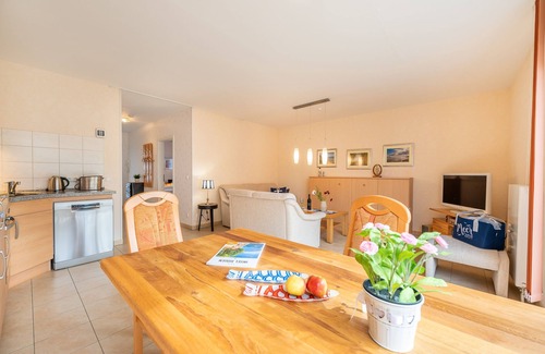 Juliusruh Apartment | Cozy vacation apartment with southwest-facing terrace, direct beach location