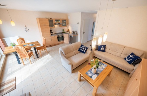 Juliusruh Apartment | Cozy vacation apartment with southwest-facing terrace, direct beach location