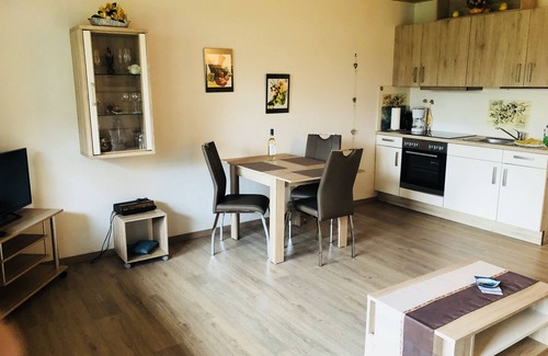 Dornumersiel Apartment | Cozy vacation apartment on the first floor, terrace in Dornumersiel Haus Juist