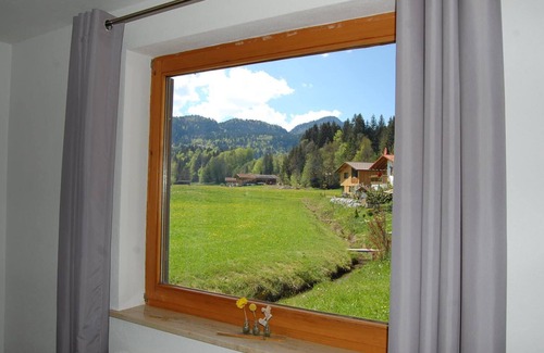 Tiefenbach House | Cozy vacation home at the Bächle in Tiefenbach near Oberstdorf with garden