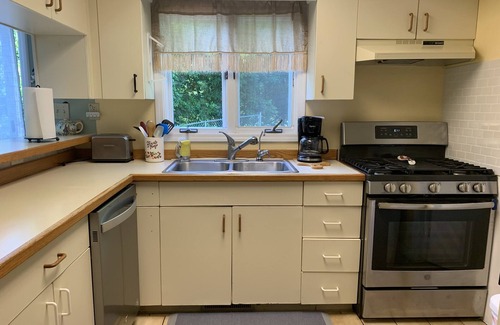 Williamsburg House | Cozy Vacation Home in Williamsburg - 7 miles from Flintfields