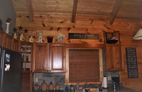 Gatlinburg - Pigeon Forge Cabin | Cozy Valley Retreat in the Smoky Mountains , Perfect Vacation Cabin