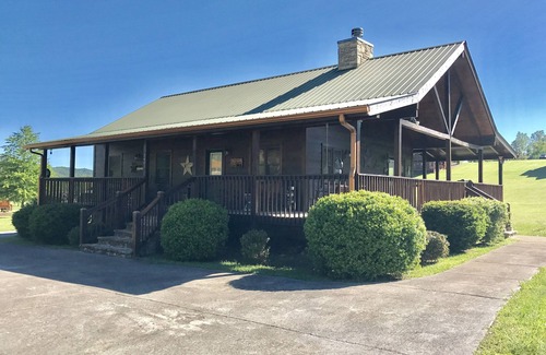 Gatlinburg - Pigeon Forge Cabin | Cozy Valley Retreat in the Smoky Mountains , Perfect Vacation Cabin