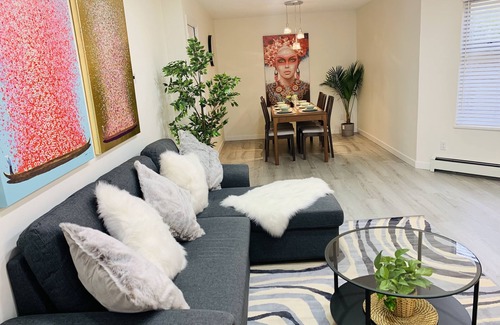 Riley Park House | Cozy Vancouver Home and Free Parking - Ideal Gateway