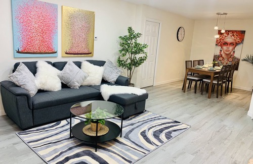 Riley Park House | Cozy Vancouver Home and Free Parking - Ideal Gateway