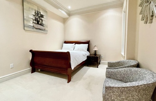 Oakridge House | Cozy Vancouver Luxury Guest House close to everything!