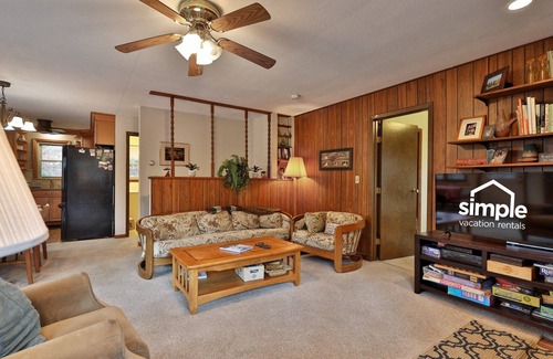 Bridgewater Corners House | Cozy Vermont House Near Killington and Woodstock. Mountainside. Close to Slopes.