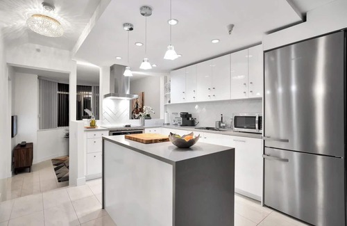Coal Harbour House | Cozy vibrant energy apartment located downtown Vancouver by Coal Harbor