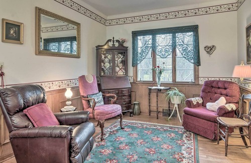 Elma House | Cozy 'Victoria House': 14 Mi to Downtown Buffalo!