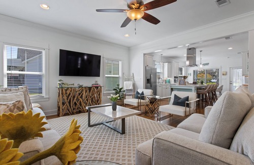 Long Beach House | Cozy Villa in the Heart of Downtown Long Beach