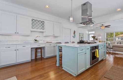 Long Beach House | Cozy Villa in the Heart of Downtown Long Beach