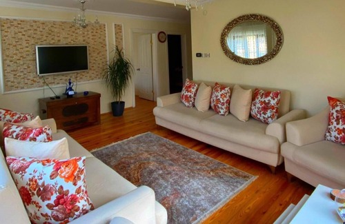 Sapanca Apartment | Cozy Villa with Backyard and Fireplace in Sapanca