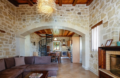 Skaleta Villa | Cozy Villa with Private Pool & Seaview only 500m from Beach