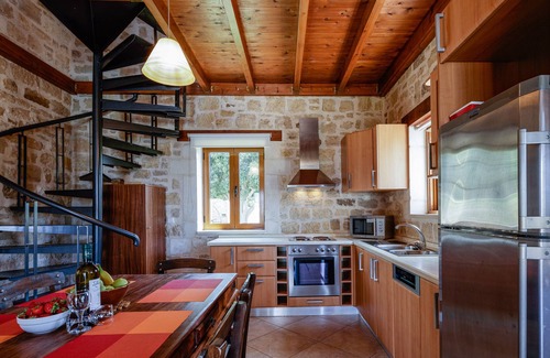 Skaleta Villa | Cozy Villa with Private Pool & Seaview only 500m from Beach