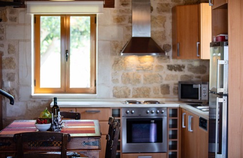 Skaleta Villa | Cozy Villa with Private Pool & Seaview only 500m from Beach