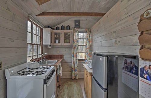 Tisbury Cottage | Cozy Vineyard Haven Cottage < 1 Mi to Beach!
