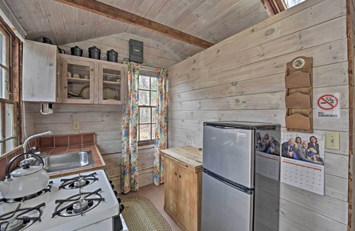 Tisbury Cottage | Cozy Vineyard Haven Cottage < 1 Mi to Beach!