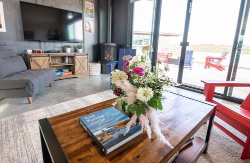 Quincy Cabin | Cozy vineyard home with a hot tub at the Gorge Amphitheater. Inside CaveB Winery