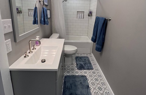 Hannibal Apartment | Cozy vintage apartment only blocks from downtown.