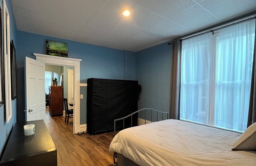 Hannibal Apartment | Cozy vintage apartment only blocks from downtown.