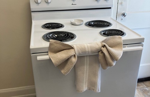 Columbia Condo | Cozy vintage Heathwood condo 2.5 miles to USC, 8-12 min to all hospitals