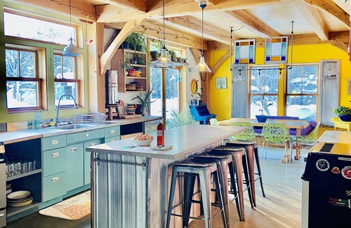 Warren House | Cozy Vt Post & Beam, close to Sugarbush and Mad River Glen!