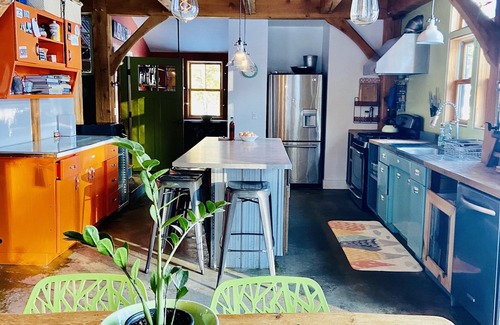 Warren House | Cozy Vt Post & Beam, close to Sugarbush and Mad River Glen!