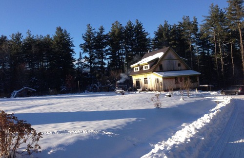 Warren House | Cozy Vt Post & Beam, close to Sugarbush and Mad River Glen!