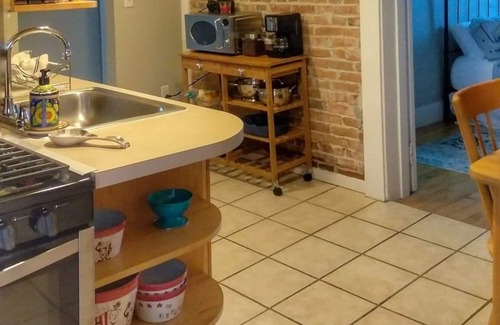 Chelsea Apartment | Cozy/warm Near-Commuter rail, Boston, Airport, Casino and More !