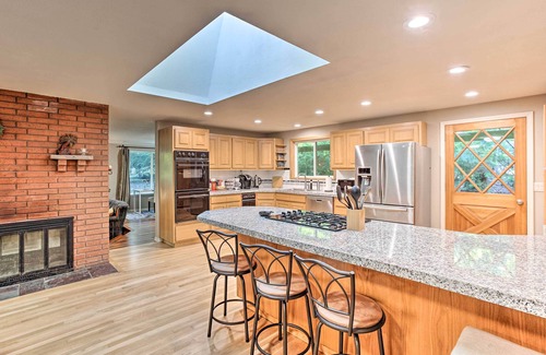 University Place House | Cozy Washington Escape Near Hiking & Golfing!