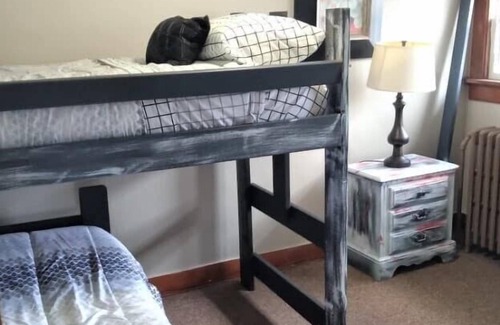 Two Rivers Apartment | Cozy Washington St Apt in the Heart of Two Rivers - Upper