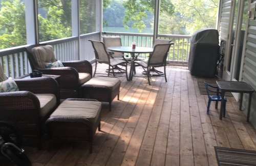 Kingston Apartment | Cozy Waterfront 1-bedroom with WiFi and AC in charming Harriman