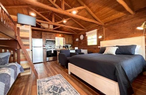 Hemphill House | Cozy Waterfront Cabin for a Memorable Getaway on Toledo Bend Lake in Hemphill, Texas
