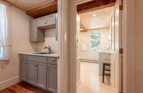 Hancock House | Cozy waterfront cottage 30 minutes from Acadia National Park