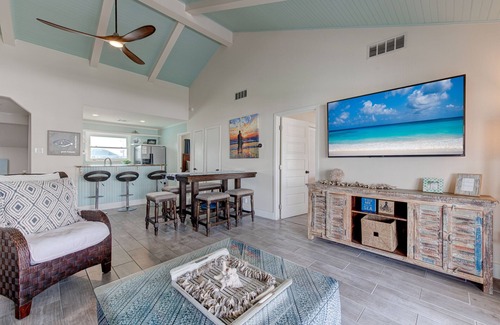 Key Allegro House | Cozy Waterfront Paradise- New Pool, Firepit, massage chair, 100yd to LittleBay