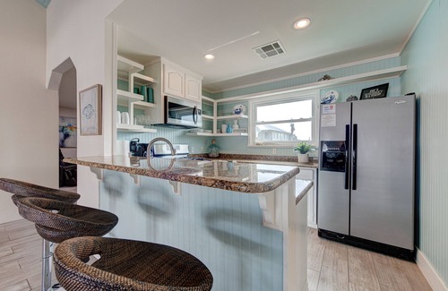 Key Allegro House | Cozy Waterfront Paradise- New Pool, Firepit, massage chair, 100yd to LittleBay