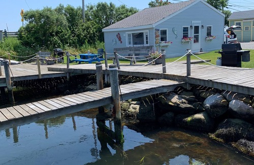 Snug Harbor Cottage | Cozy Waterfront Cottage