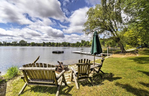 Wautoma Cottage | Cozy Wautoma Home w/Boats & Dock on Bughs Lake!