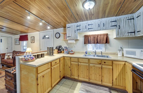 Waynesville House | Cozy Waynesville Home w/Porch by Blue Ridge Pkwy
