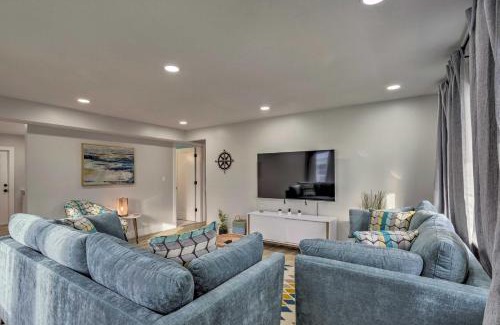 Singer Island Apartment | Cozy West Palm Beach Condo 1 Block to Shore!