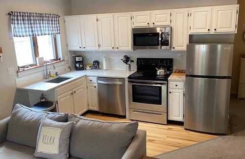 Bartlett Condo | Cozy White Mnt Resort: A/C-Pool-Hot tub-Storyland-NoConway-Walk to Attitash