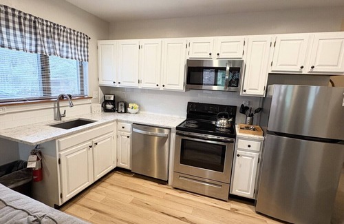 Bartlett Condo | Cozy White Mnt Resort: A/C-Pool-Hot tub-Storyland-NoConway-Walk to Attitash