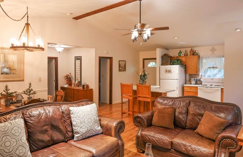Whittier House | Cozy Whittier Home w/Fire Pits < 15 Mi to Hiking!