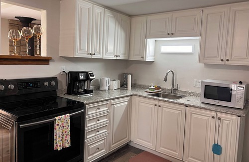 Oro-Medonte House | Cozy Whole Home, Pet Friendly, & Central to Lake Simcoe, Rama & Horseshoe Valley