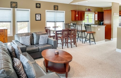 Thornton House | Cozy winter condo in Owl’s Nest Resort